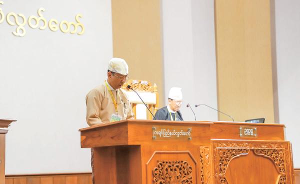 ပြည်နယ်စာရင်းစစ်ချုပ် ဦးတင်လှိုင်