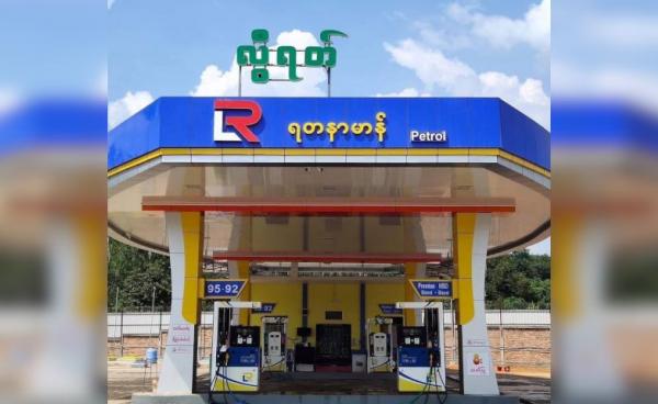 နိုင်တင့်ဝေ ပိုင်ဆိုင်သည့် စက်ဆီရောင်းဆိုင်တဆိုင်