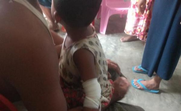 ပုံစာ- ကျည်ထိမှန်မှုကြောင့် ဒဏ်ရာရရှိသွားသူများကို တွေ့ရစဉ်။