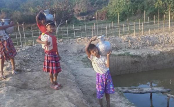 ပြောင်းရွှေ့နေထိုင်နေကြသည့် မြိုလူမျိုးများ၏ နေထိုင်မှုအခြေအနေ။