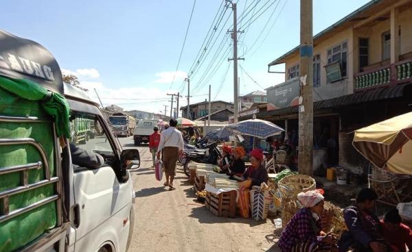 ပုံအညွှန်း - ပင်လောင်းမြို့စျေး။