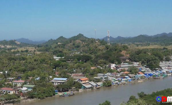 ပုဏ္ဏားကျွန်းမြို့ကို အဝေးမှ လှမ်းမြင်ရစဉ်။