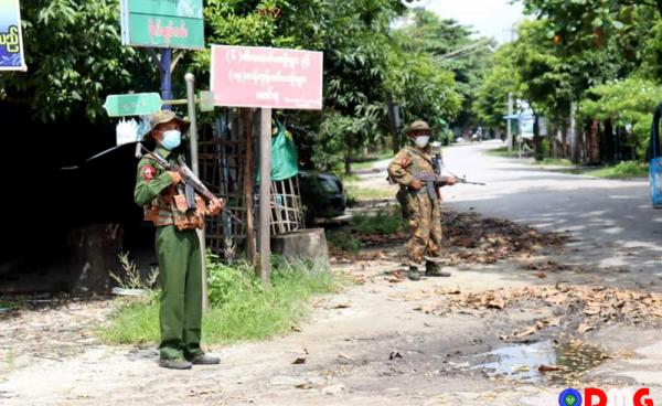 ရခိုင်ပြည်နယ်၊ ကျောက်ဖြူမြို့ပေါ်တွင် တာဝန်ချထားသော မြန်မာစစ်တပ်၏ တပ်ဖွဲ့ဝင်များကို ၂၀၂၁ ခုနှစ်က တွေ့ရစဉ်။