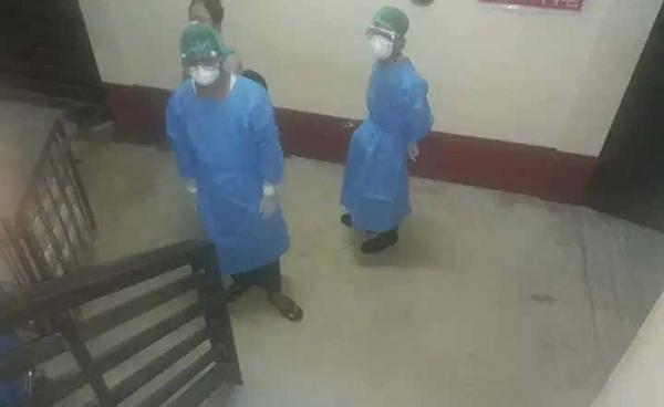 Monitoring a Covid-19 Suspected Patient at Thanbyuzayat Township Hospital (photo:Min Thantzin)