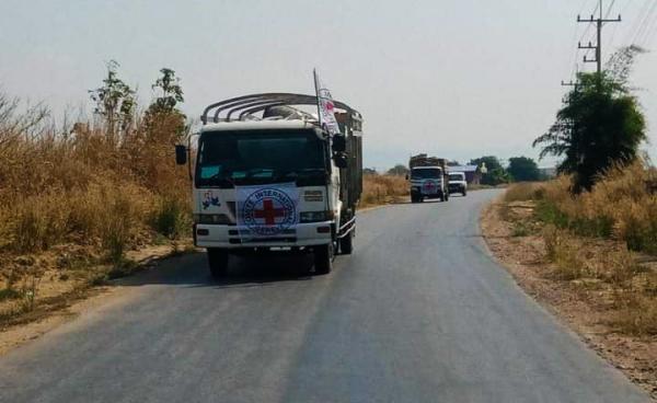 ပြီးခဲ့သည့် ၂၀၂၁ ခုနှစ် ဒီဇင်ဘာလနောက်ဆုံးသီတင်းပတ်တွင် ကရင်ပြည်နယ် မြဝတီမြို့ လေးကေ့ကော်မြို့သစ်သို့ အိုင်စီအာရ်စီအဖွဲ့မှ လူသားချင်းစာနာမှုအကူအညီများ သွားရောက်ပို့ဆောင်စဉ်။