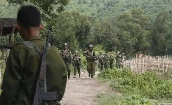 ရှေ့တန်းတစ်နေရာမှာတွေ့ရတဲ့ စစ်ကောင်စီတပ်သားများ (ပုံဟောင်း)