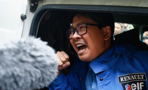 Reuters' journalist Wa Lone shouts as he leaves after his trial at Mingaladon township court in Yangon, Myanmar, 27 December 2017. Photo: Lynn Bo Bo/EPA-EFE