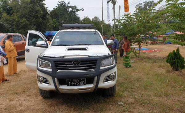 ဓာတ်ပုံများ >> ဒေသခံတစ်ဦး