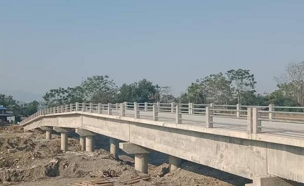 ဆည်ကြီးရွာအဝင် တံတား