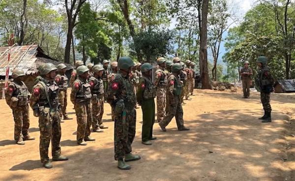 ရှေ့တန်းတစ်နေရာမှာ မြင်တွေ့ရတဲ့စစ်ကောင်စီတပ်များ(ပုံဟောင်း)