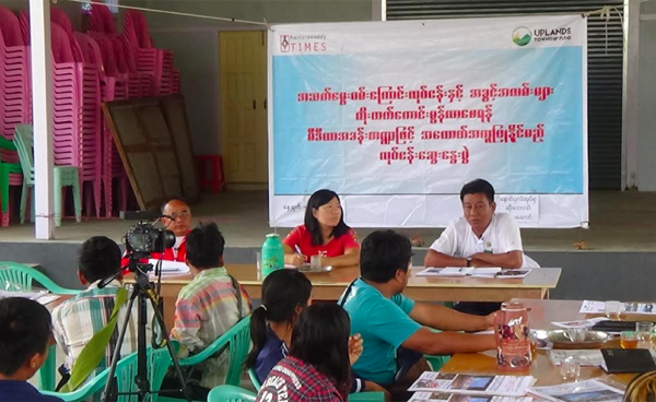 နောင်ပုလဲနှင့်ဆောင်ဒူလာကျေးရွာအုပ်စုရှိ ဒေသခံများနှင့် စိုက်ပျိုးရေးဦးစီးဌာနမှ တာဝန်ရှိသူများနှင့် တွေ့ဆုံကာ အသက်မွေးဝမ်းကြောင်း လုပ်ငန်း လိုအပ်ချက်များကို အပြန်အလှန် ဆွေးနွေးနေကြစဉ်ဖြစ်သည်။ (ဓါတ်ပုံ – ကန္တာရဝတီတိုင်း(မ်))