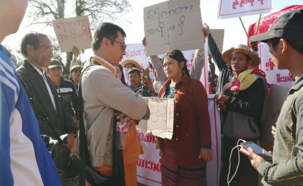 Photo by Nang Seng Morn/ တာလုံးကျေးရွာ