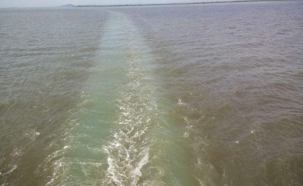 မြေပုံမြို့နယ်အတွင်း မြစ်ကြောင်းများတွင် ရေဆိုးရေညစ်များ ဖြစ်ပေါ်နေသည့် ရေစီးကြောင်းကို တွေ့ရစဉ်