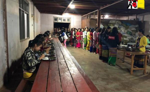 တောင်ကြီးမြို့ လွိုင်လုံ ပညာဗောဓိ ပရဟိတကျောင်းမှ ကျောင်းသူကျောင်းသားလေးများ