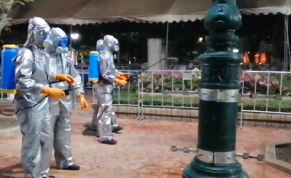 Photo by Wassana Nanuam/ ထိုင်း စစ်တပ်မှ ဘန်ကောက်မြို့တွင်း ပိုးသတ်ဆေးဖြန်းနေသည့်ပုံ