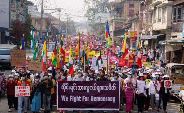 ကျောက်မဲမြို့တွင် မေလကပြုလုပ်သည့် စစ်အာဏာရှင်ဆန့်ကျင်ရေးသပိတ်စစ်ကြောင်း
