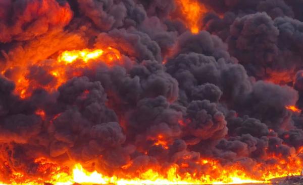 ဟုမ္မလင်း စက်သုံးဆီတင်ရေယာဉ်မီးလောင်ကျွမ်းမှု/Credit