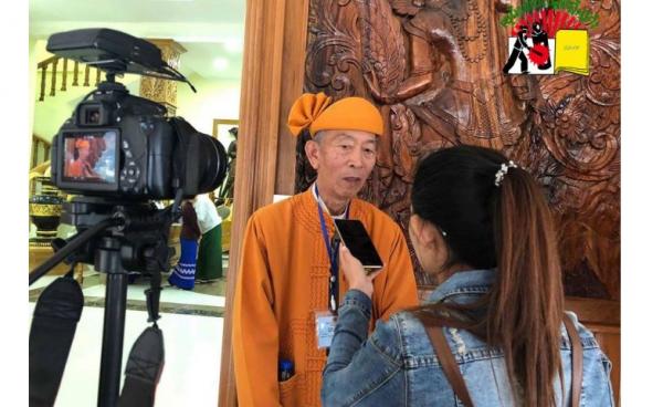 SNLD ပါတီပြည်နယ်လွှတ်တော်အမတ် ဦးစိုင်းမျိုးမြင့် အားသျှမ်းသံတော်ဆင့်မှ တွေ့ဆုံမေးမြန်းနေစဉ်