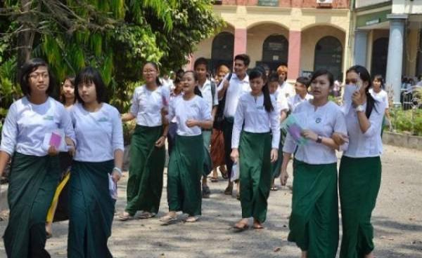 ကိုဗစ်ကာလ မတိုင်ခင်က  စာမေးပွဲ ဖြေဆိုပြီး ကျောင်းသူ၊ သားများ  (Internet)