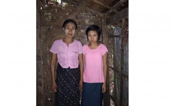 photo- မသဲဆုရွှေစင်နှင့် မိခင်ဖြစ်သူအား တွေ့ရစဉ်