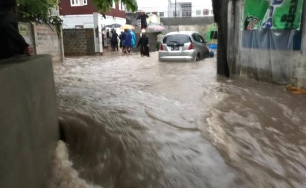 တောင်ကြီးမြို့ မေ ၁၅ ရက် ရေကြီးနေသည့် အခြေအနေ။