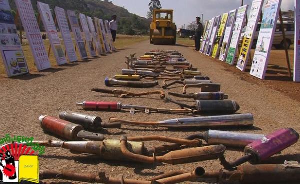 မော်တော်ယာဉ် အိတ်ဇောများအား ဖျက်ဆီးသည့် အခန်းအနား