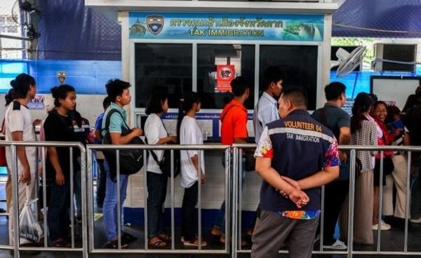 Burmese nationals crossing the Thai-Myanmar Friendship Bridge No. 1, which connects Mae Sot, Thailand, and Myawaddy, Myanmar, into Thailand, are seen in April 2024.