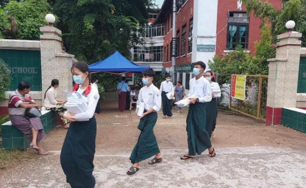 ကိုဗစ်ပထမလှိုင်းတွင် ကျောင်းများဖွင့်လှစ်ခဲ့စဉ်