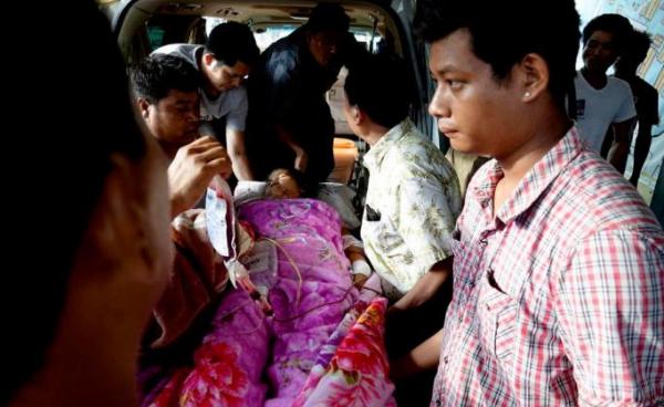 Rakhine Volunteers carry an injured Rakhine ethnic woman as they arrive to Sittwe Hospital in Sittwe, Rakhine State, Western Myanmar, 24 August 2019. According to reports, three people died and several others are injured after heavy weapons and bullets hit the houses in the village of Pyan Mraung near Min Bya township during clashes between the Myanmar military and the Arakan Army (AA) on 24 August. Photo: Nyunt Win/EPA