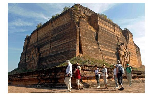 Tourists visit the Mingun Pahtodawgyi located in Sagaing, some 10 kilometers northwest of Mandalay, central Myanmar. Photo: EPA