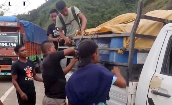  photo credit - လိုင်ရမ်းတိုင်းမ်