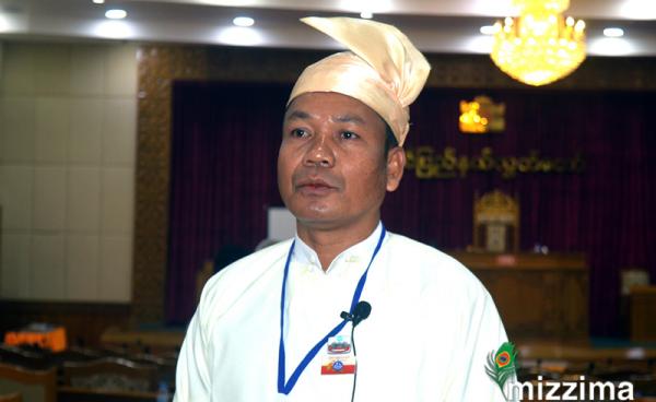 သတင်းဓာတ်ပုံ- မြောက်ဦးလွှတ်တော်အမတ် ဦးထွန်းသာစိန်ကို လွှတ်တော်တွင် တွေ့ရစဉ် (ဓာတ်ပုံ- RiA)