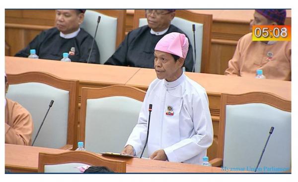 ရခိုင်ပြည်နယ် မဲဆန္ဒနယ်အမှတ်(၄) အမျိုးသားလွှတ်တော်ကိုယ်စားလှယ် ဦးကျော်ကျော် ဆွေးနွေးနေစဉ် (ဓာတ်ပုံ- ပြည်ထောင်စုလွှတ်တော်)