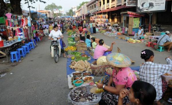 Residents buying food at a market in the town of Myitkyina, Kachin State. Photo: AFP