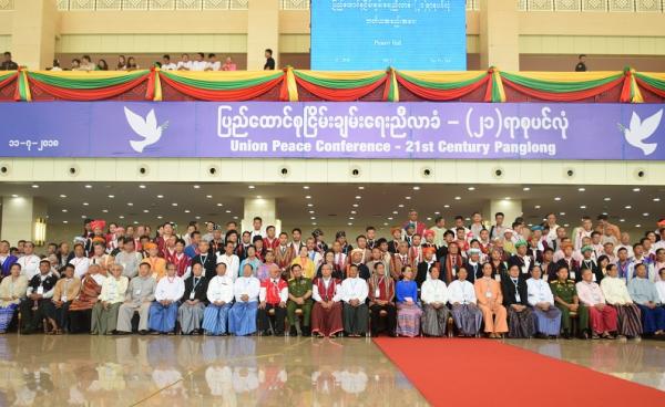 ၂၁ ရာစုပင်လုံ(တတိယအစည်းအဝေး) ဖွင့်ပွဲ ဓါတ်ပုံအမှတ်တရရိုက်ကူးစဉ်(photo: MNA)