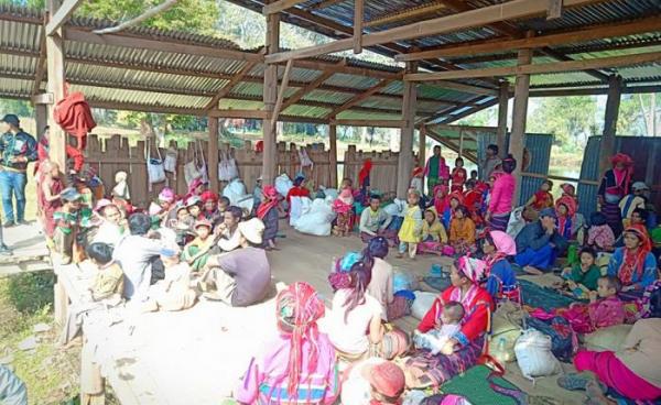 Photo Credit to Shar Htat Paing/ မန်လီဘုန်းကြီးကျောင်းရောက် စစ်ဘေးရှောင်များ