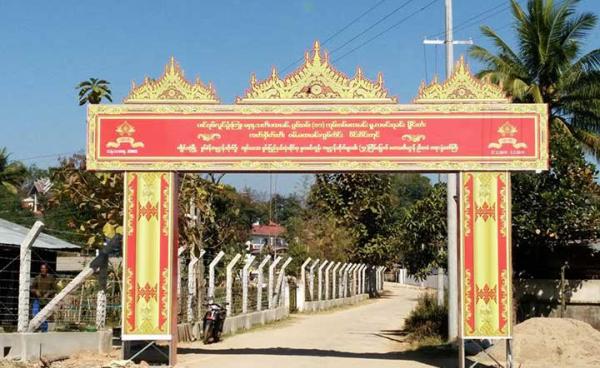 Photo Credit to Sai Kyaw Win/ ကျိုင်းတုံမြို့ စွမ်စိုင့် ကမ္မဌာန်းတိုက်တွင် သံဃာတော်များညီလာခံနှင့်တရားပွဲကျင်းပရန်ဒေသခံများပြင်ဆင်နေကြပုံ