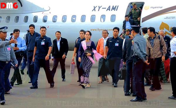 ဒေါ်အောင်ဆန်းစုကြည်သည် ၂၀၁၇ နိုဝင်ဘာ ၂ ရက်က မောင်တောဒေသသို့ သွားရောက်ခဲ့သည်။