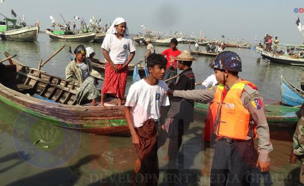 ကျောက်တန်းမြို့နယ်တွင် ဖမ်းမိခဲ့သည့် ဘင်္ဂါလီများ ရခိုင်သို့ ပြန်ရောက်စဉ်