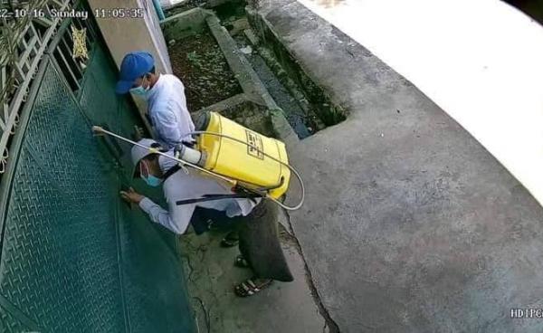 ဆေးလိုက်လံဖြန်းပေးသူ