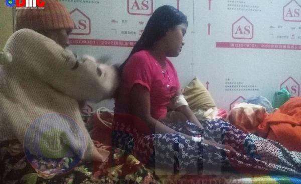 လက်နက်ကြီး ကျည်စထိမှန်ပြီး ဒဏ်ရာရရှိသွားသောကြောင့် ဆေးကုသမှုခံယူနေရသည့် အသက် (၁၇)နှစ်အရွယ် မခင်ခင်ဝင်း