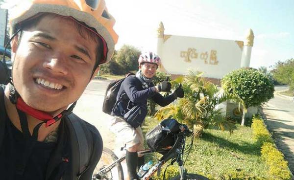 Photo by Oon Khur Lao/ စိုင်းဆိုင်ဟန်နှင့် စိုင်းအွန်ခေး ညီအကို သျှမ်းပြည် – ကျိုက်ထီးရိုးထိ စက်ဘီးစီးလှုပ်ရှားမှုပြု