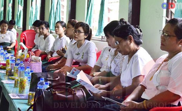 မောင်တောအထက(၁)တွင် ပြုလုပ်သော ပညာရေးဆွေးနွေးပွဲတစ်ခုတွင် တွေ့ရသော ဆရာမများ။ ဓာတ်ပုံ - ပျံလွှား / DMG