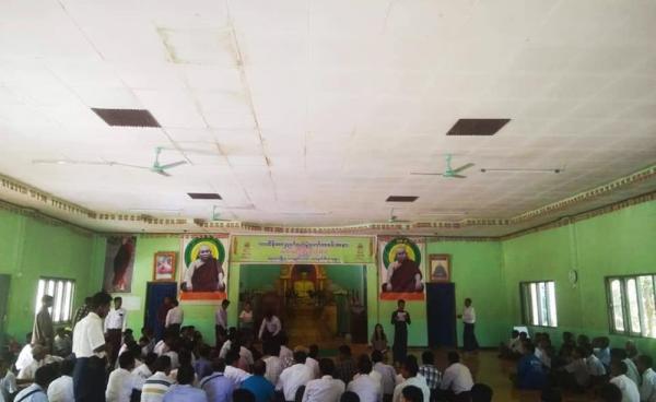 မြောက်ဦးမြို့နယ် ကျေးရွာအုပ်စု အုပ်ချုပ်ရေးမှူးများ အစည်းအဝေးပြုလုပ်နေစဉ် (ဓာတ်ပုံ-ထွန်းနီဝင်း)