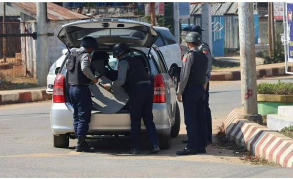 ကွတ်ခိုင် ရဲတပ်သားများ (ယခင်ကပုံ)