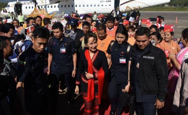 Photo Credit to Myanmar State Counsellor Office/ နိုင်ငံတော် ၏ အတိုင်ပင်ခံပုဂ္ဂိုလ် ဒေါ်အောင်ဆန်းစုကြည် သည် ယနေ့ ဖေဖော်ဝါရီ ၅ ရက်တွင် သျှမ်းပြည် အရှေ့ပိုင်း တာချီလိတ်နှင့် မိုင်းယောင်း ကို ရောက်ရှိကာ ဒေသခံများနှင့်တွေ့ဆုံ