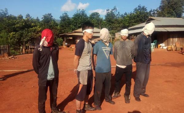 Photo by Nyi Rang/facebook-ဖမ်းဆီးရမိ မူးယစ်သယ်ဆောင်သူများ