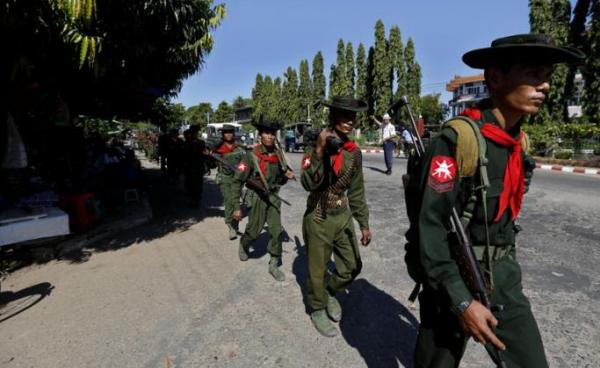 Myanmar soldiers, arriving back from the unrest area in Rakhine state, march in Sittwe city, capital of Rakhine State, Myanmar, 31 October 2012. Photo: Nyein Chan Naing/EPA