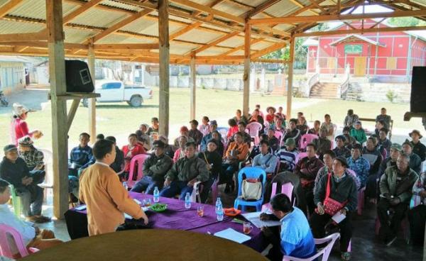 Photo Credit to Sai Lern /လားရှိုး ခရိုင် SNLD အမျိုးသားလွှတ်တော်ကိုယ်စားလှယ် စိုင်းဝမ်းလျန်းခမ်း နှင့်အဖွဲ့ ဒေသခံလူထုနှင့်တွေ့ဆုံ