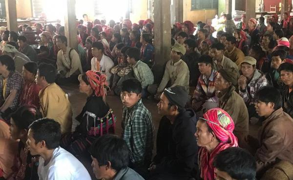 Photo Credit to Zawnyi Nyikyi (Dear Ranger) /မန်လီဘုန်းကြီးကျောင်းရောက် စစ်ဘေးရှောင်ရွာသားတချို့ 